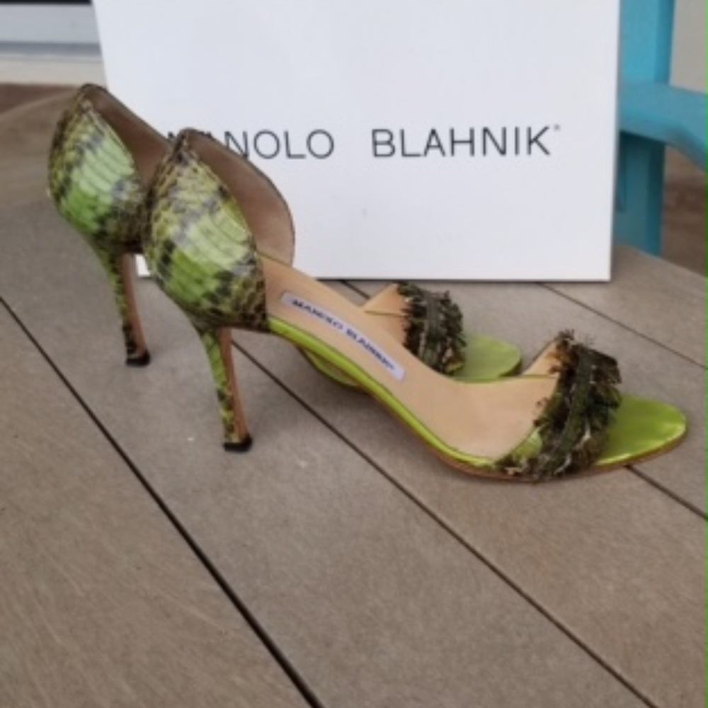MANOLO BLAHNIK SANDAL, GREEN SNAKE PRINT.VERY GOOD CONDITION. SIZE 38.5 OR 8.